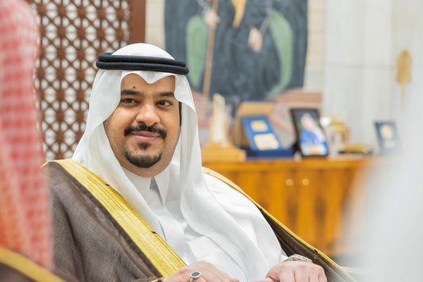 نائب أمير الرياض يستقبل مدير فرع وزارة الرياضة بالمنطقة