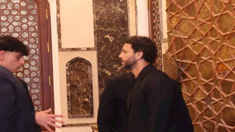 3 صور لحضور حسام غالي عزاء وعمرو النقلي