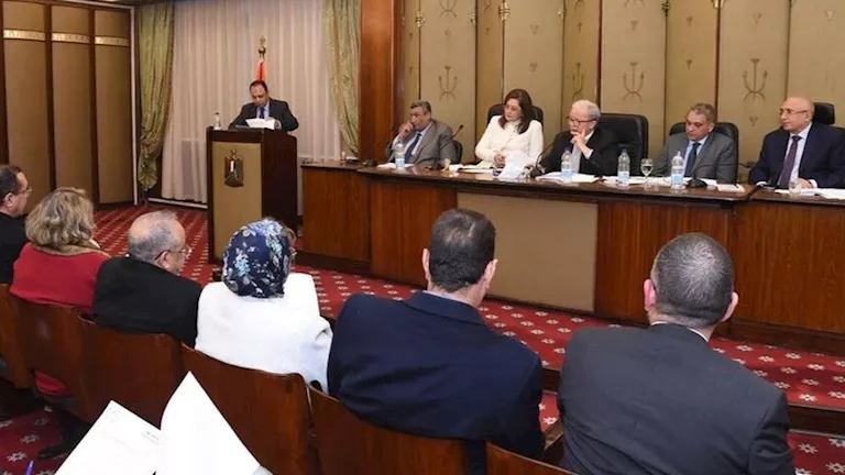 تعديل مرتقب على "رسم التنمية".. رسوم جديدة على السفر وإنتاج الأسمنت أم