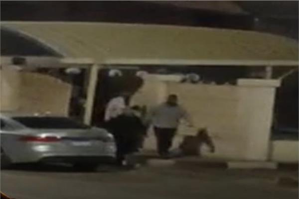 «ميدو» يغادر مقر النيابة بعد حضوره لمساندة نجله لاتهامه بحيازة مواد مخدرة بالتجمع