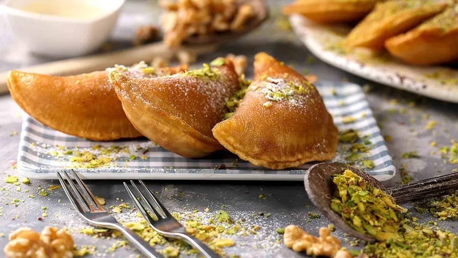 القطايف.. الحلوى الأكثر حضوراً على المائدة الرمضانية الأردنية