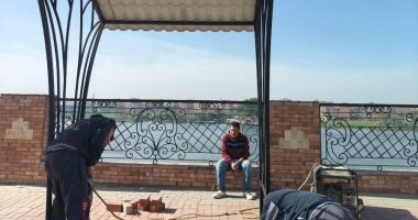 ملامح الكورنيش تكتمل وتغير وجه كفر الزيات بالغربية.. تركيب المقاعد والإنترلوك والسور الحديدى الحاجز.. والمحافظة: الكورنيش مشروع متكامل يعيد صياغة المشهد الحضري ويوفر متنفسًا يليق بأهالي المدينة