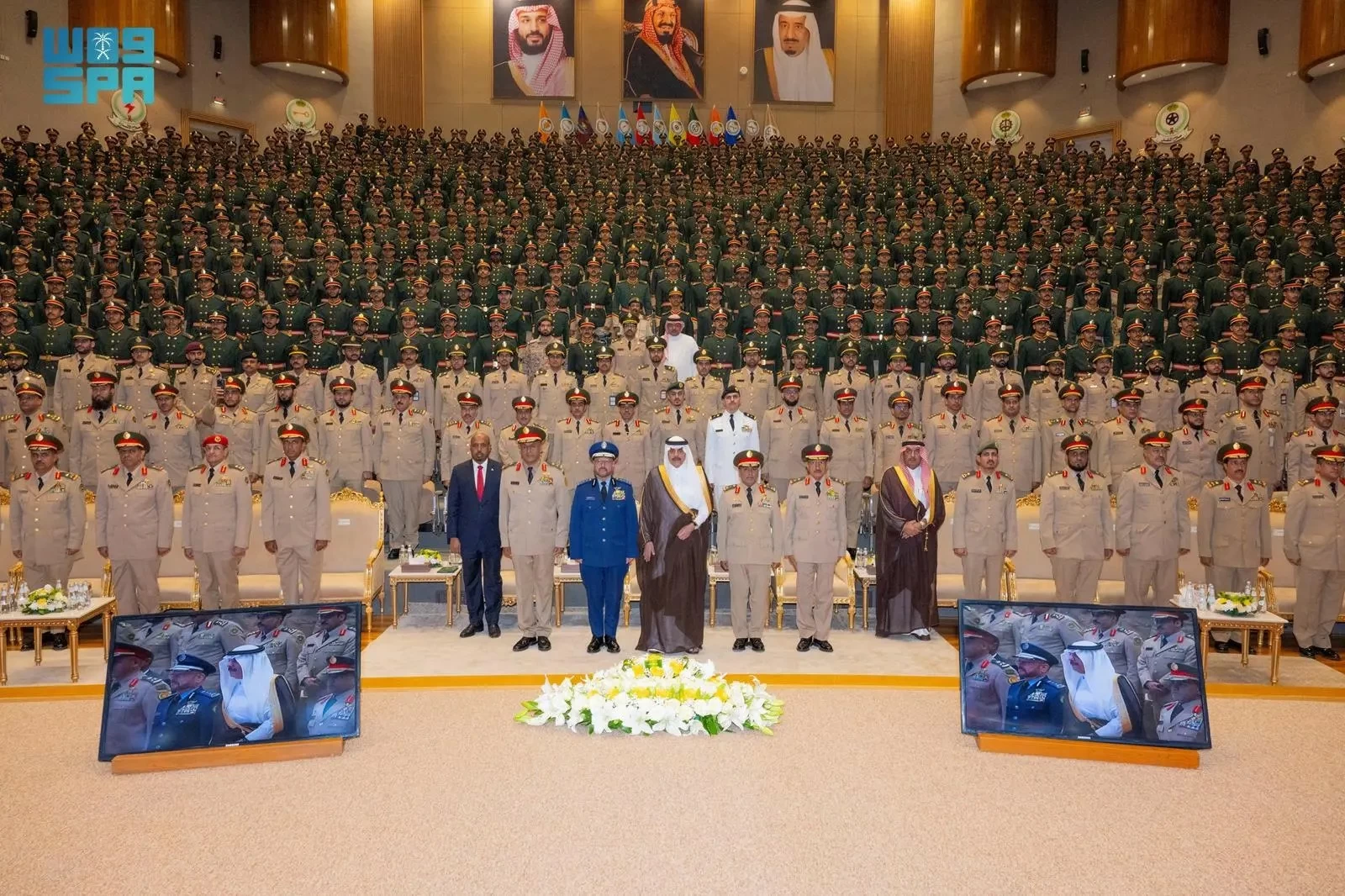 نيابةً عن وزير الدفاع.. نائب وزير الدفاع يرعى حفل تخريج الدفعة الـ 84 من طلبة كلية الملك عبد العزيز الحربية
