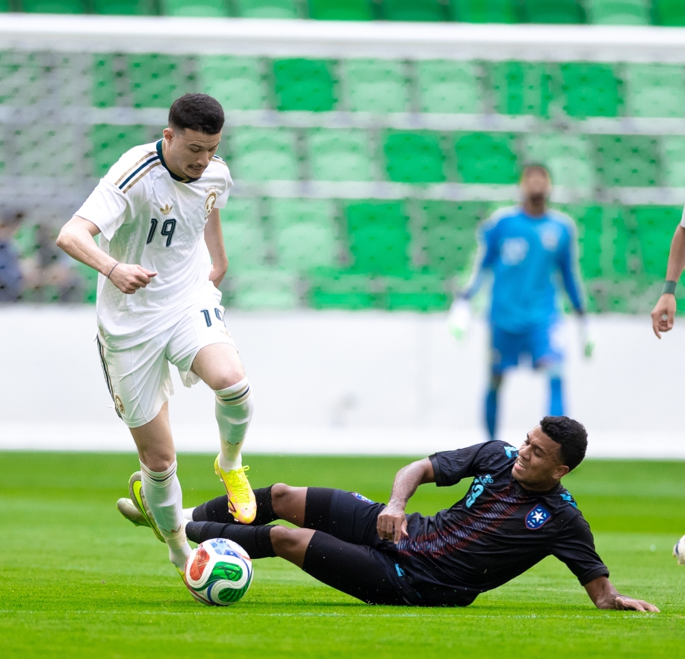استئناف مباراة المنتخب الودية بعد توقف بسبب العاصفة