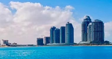 العلمين الجديدة تستقبل المنتخب المصرى.. السواعد المصرية حولتها من أرض الألغام لمدينة الأحلام والسياحة والاستثمار.. وجهة سياحية صيفية بمقومات عالمية.. طرازها المعمارى وتصميمها الحضارى جعلها درة مدن الب
