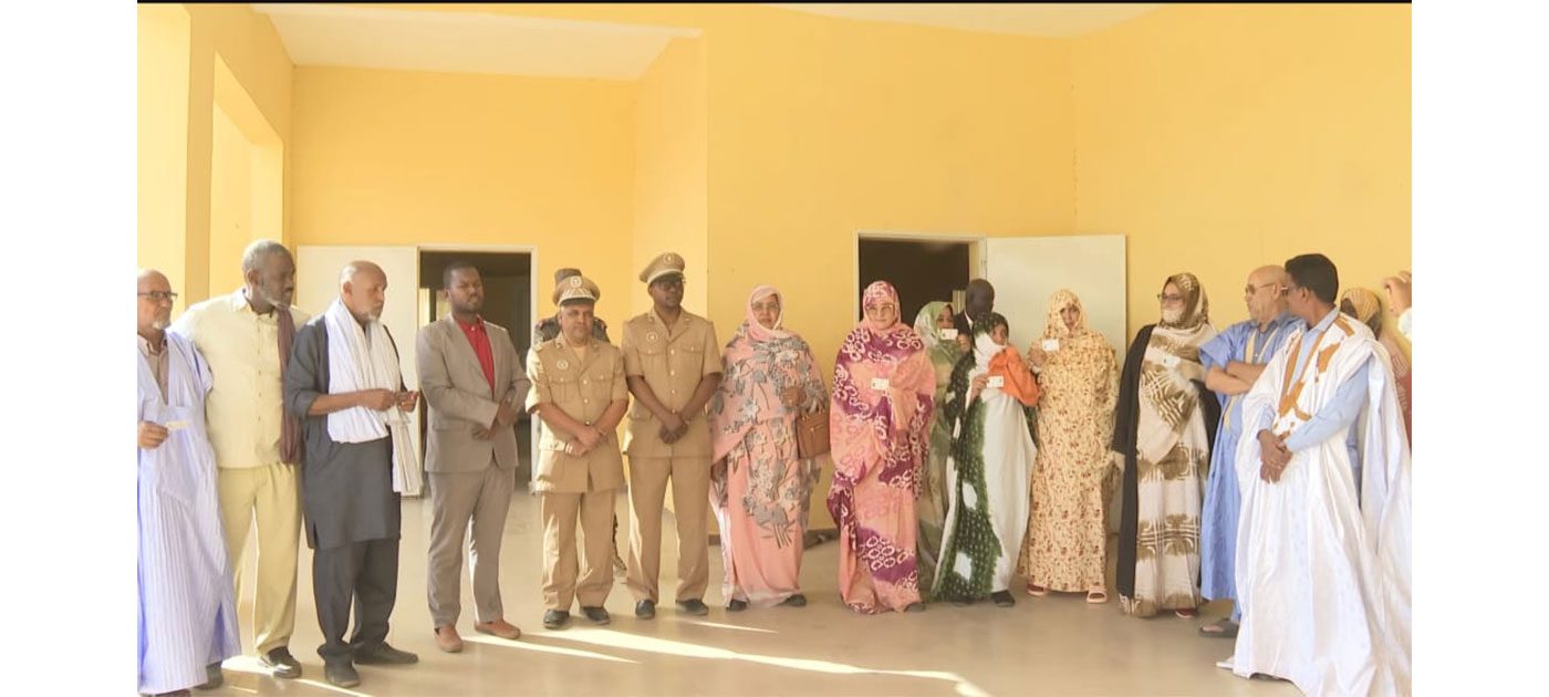 إطلاق عملية توزيع البطاقات المهنية لموظفي قطاع التربية في لعيون