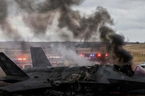 لقطات لحطام الطائرة "إف 35" التى أعلن الحرس الثوري الإيراني إسقاطها