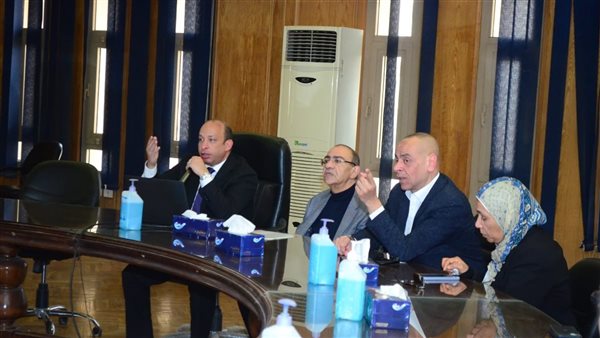 عميد طب قصر العيني يجتمع بمديري المستشفيات لمتابعة جاهزيتها خلال عيد الفطر