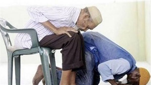 كل ما تريد معرفته عن أحكام الصلاة على الكرسي في المسجد