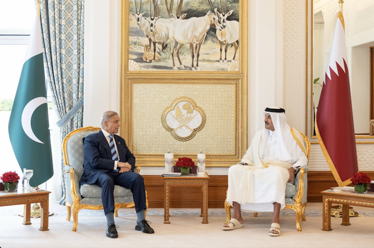 أمير قطر يبحث مساعي خفض التصعيد مع رئيس الوزراء الباكستاني قبيل جولة جديدة من المحادثات الأمريكية الإيرانية