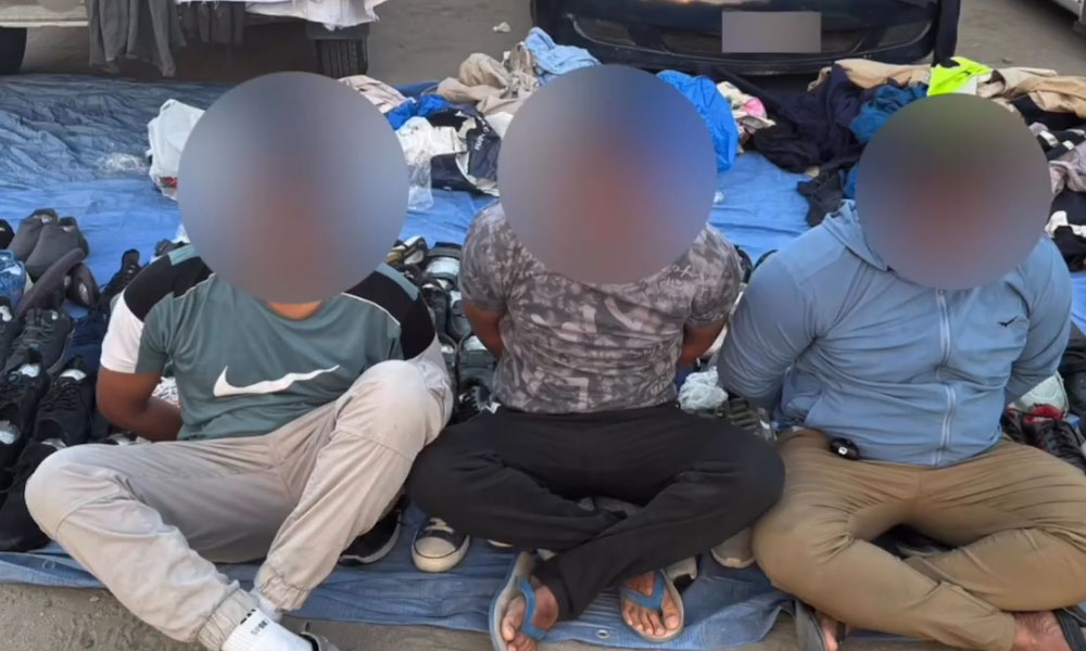 الداخلية: ضبط 8 أشخاص متلبسين أثناء قيامهم بإقامة بسطات عشوائية متفرقة لبيع البضائع بالمخالفة للقانون