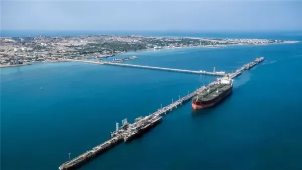 مسئولون أمريكيون: إدارة ترامب ناقشت الاستيلاء على جزيرة خارك المسئولة عن 90% من صادرات النفط الإيرانية