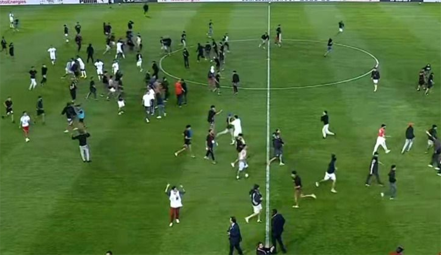 جمعية مغربية تتهم "المخزن" باستهداف اتحاد العاصمة خلال مباراته مع آسفي