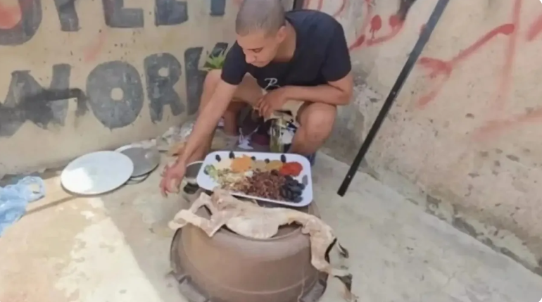 بدل الخروف .. بلوغر عربي يشوي كلباً ويفجّر غضب المتابعين