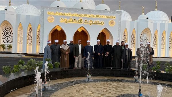 نيابةً عن الأزهري، مدير أوقاف الإسماعيلية يفتتح مسجد هدهود بالطريق الصحراوي (صور)