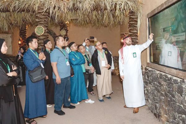 ضيوف الملك يزورون معالم المدينة