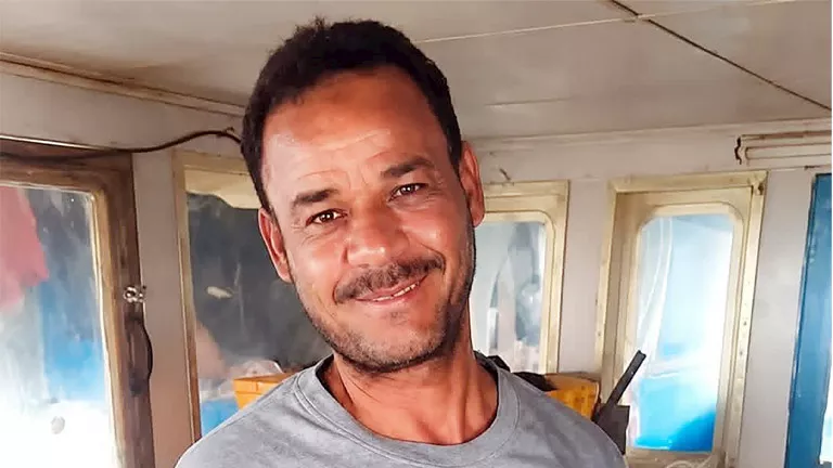 انتشال جثمان صياد البرلس الغارق بكفر الشيخ