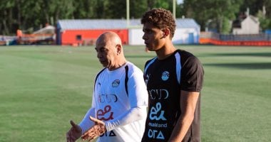 دروس خصوصية من حسام حسن لـ حمزة عبد الكريم فى منتخب مصر
