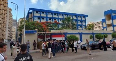تفتيش الطلاب مع انطلاق ماراثون الثانوية العامة بالإسكندرية