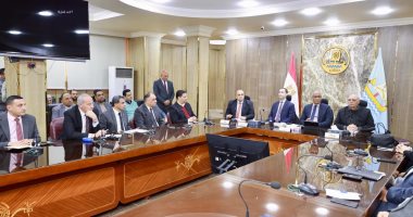 محافظ كفر الشيخ يتابع منظومة العمل ووضع خطة تنموية ترتكز على الهوية الصناعية