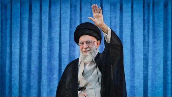 عاجل: القناة الإسرائيلية تعلن مقتل المرشد الأعلى الإيراني علي خامنئي
