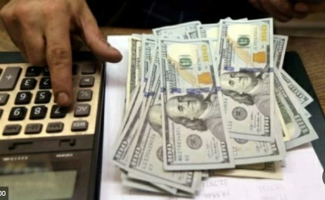 مصر: «الأخضر» يقترب من 54 جنيهاً.. تقلبات في سعر الدولار