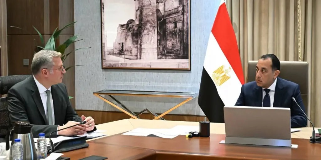 رئيس الوزراء يبحث وزير البترول تأمين الطاقة وخفض المديونيات وتعزيز الإنتاج