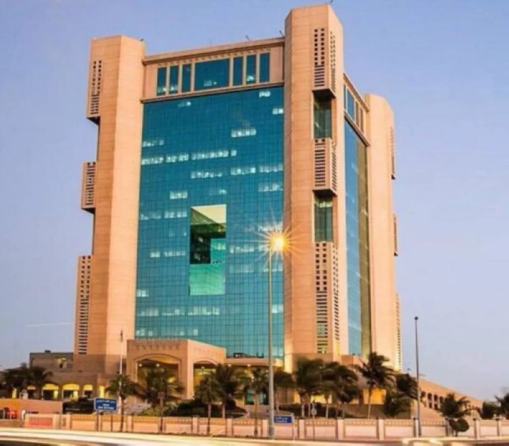 كشف معمل «بسكويت» داخل محطة وقود في جدة!