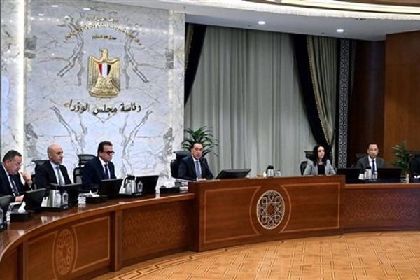 رئيس الوزراء يوجه بسرعة الانتهاء من مسودة قانون حماية الأطفال من مخاطر الإنترنت