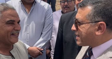 محافظ قنا لمزارع: بيقولوا السماد بيتسرق والأخير يرد: متوفر معايا