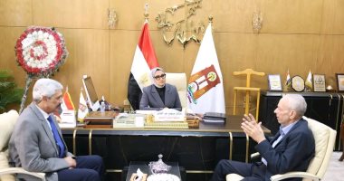محافظ الوادي الجديد تتابع مستجدات مشروع "إنتاج الفوسفوريك"