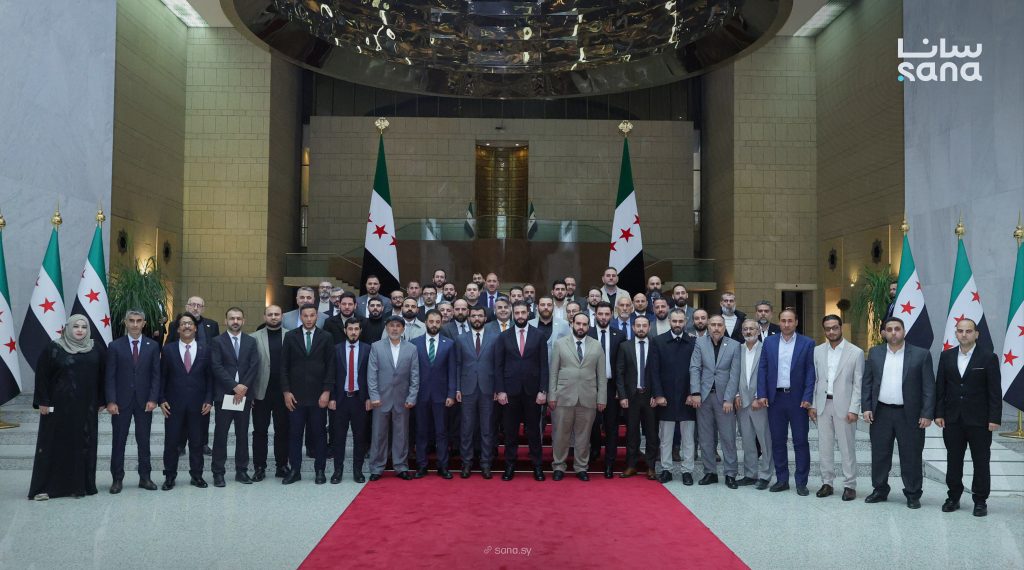 الرئيس الشرع يبحث مع إعلاميين ونشطاء دور الإعلام والمبادرات المجتمعية بتعزيز الوعي