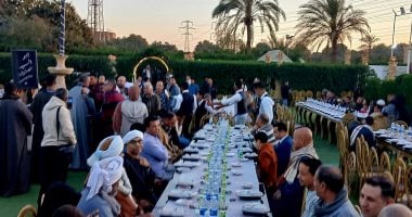 لقطة نادرة في قنا.. المتصالحون في الخصومات الثأرية يجتمعون على مائدة إفطار واحدة