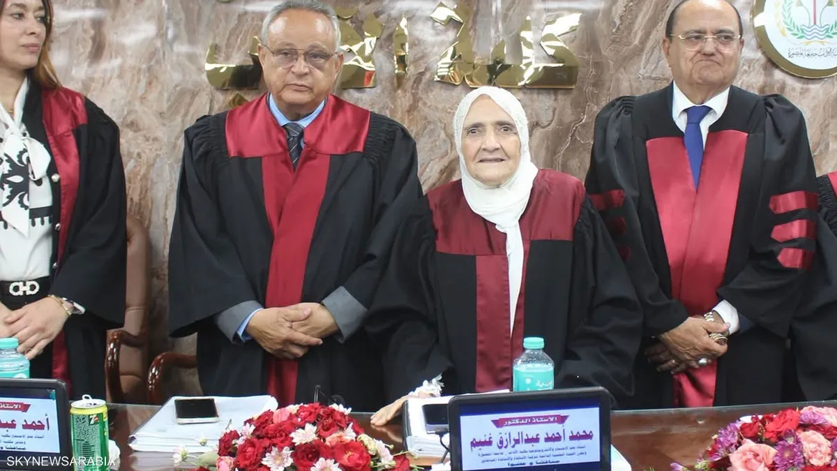 في سن الـ 83 تحقق حلمها.. آمال إسماعيل مصرية تنال الدكتوراه