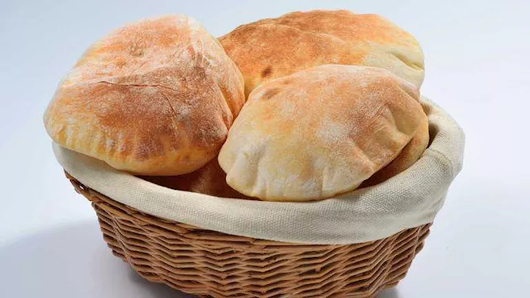 الخبز الأبيض على السحور: خطر الإفراط على السكر والقلب والهضم