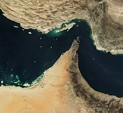 المواجهة تنتقل إلى البحر.. طهران تعلن إغلاق هرمز وتهدد السفن العابرة