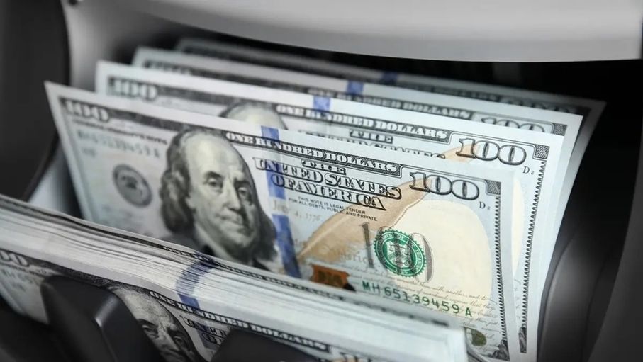 تراجع الدولار مع تزايد التوقعات بانتهاء قريب للحرب على إيران
