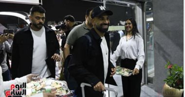 كواليس رحلة المنتخب إلى أمريكا للمشاركة بكأس العالم.. ابتسامة صلاح وجدية حسام