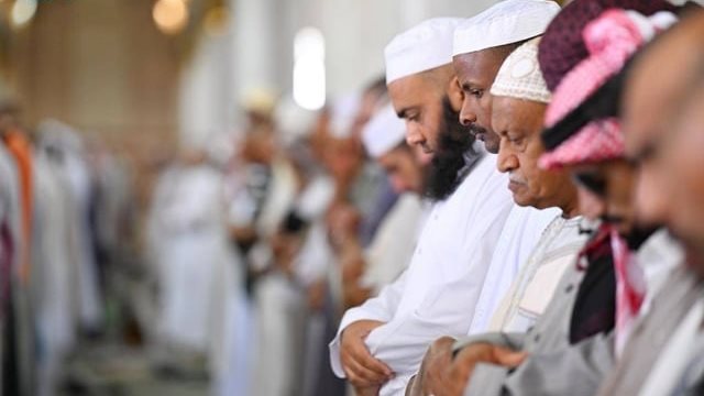 هل صلاة الجمعة في المسجد فرض؟.. 16 حقيقة تجعل تاركها يندم