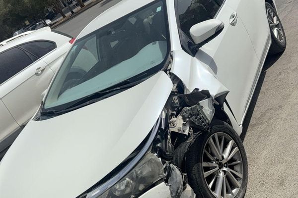 قبل زفافه بساعات.. عريس يصطدم بسيارة تقل عروسه شرق الرياض