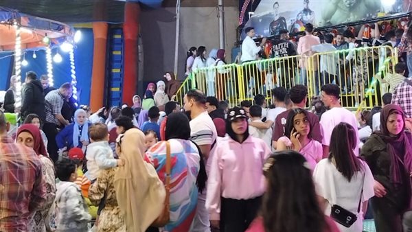 إقبال وتزاحم مساء اليوم على حدائق أسيوط (فيديو)
