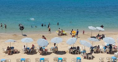 أجواء ربيعية معتدلة على شواطئ الإسكندرية.. ارتفاع تدريجى فى درجات الحرارة مع تحذيرات من نشاط الرياح حتى الثلاثاء المقبل.. الشواطئ الشرقيه ترفع الراية الخضراء.. إقبال ملحوظ على الشواطئ مع خروج الأهالى