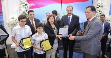 شقيقان بسوهاج يبتكران تطبيقا لخدمة ذوى الهمم من الصم والبكم