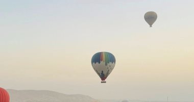 تحليق 90 رحلة بالون طائر على متنها 2200 سائح فى سماء غرب الأقصر