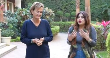 بعيداً عن البروتوكولات.. رئيسة بعثة الاتحاد الأوروبي معزومة علي فطير وعسل في بيت السفير