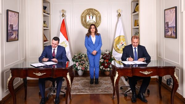 وزيرة التنمية المحلية تشهد توقيع عقد لتشغيل منظومة الرصد الجوي الذكي بالمحافظات