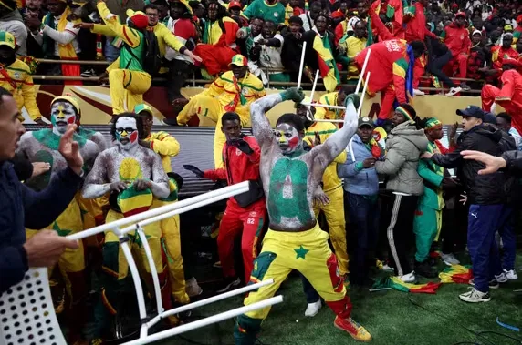 المغرب يفرج عن 3 مشجعين سنغاليين.. والدفاع يكشف مستجدات الملف