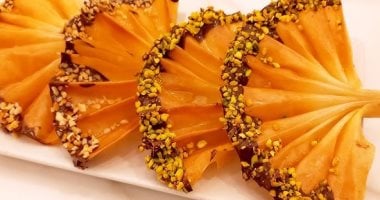 طريقة عمل وردات الجلاش المقرمشة.. طبق لذيذ يزين سفرتك بأقل تكلفة