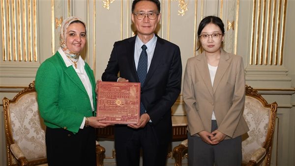 جامعتا عين شمس وبكين العالمية يبحثان تعزيز التعاون الأكاديمي