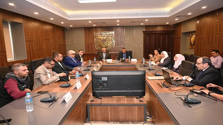 محافظ جنوب سيناء يناقش السردية البصرية لسانت كاترين ومشروع التجلي الأع